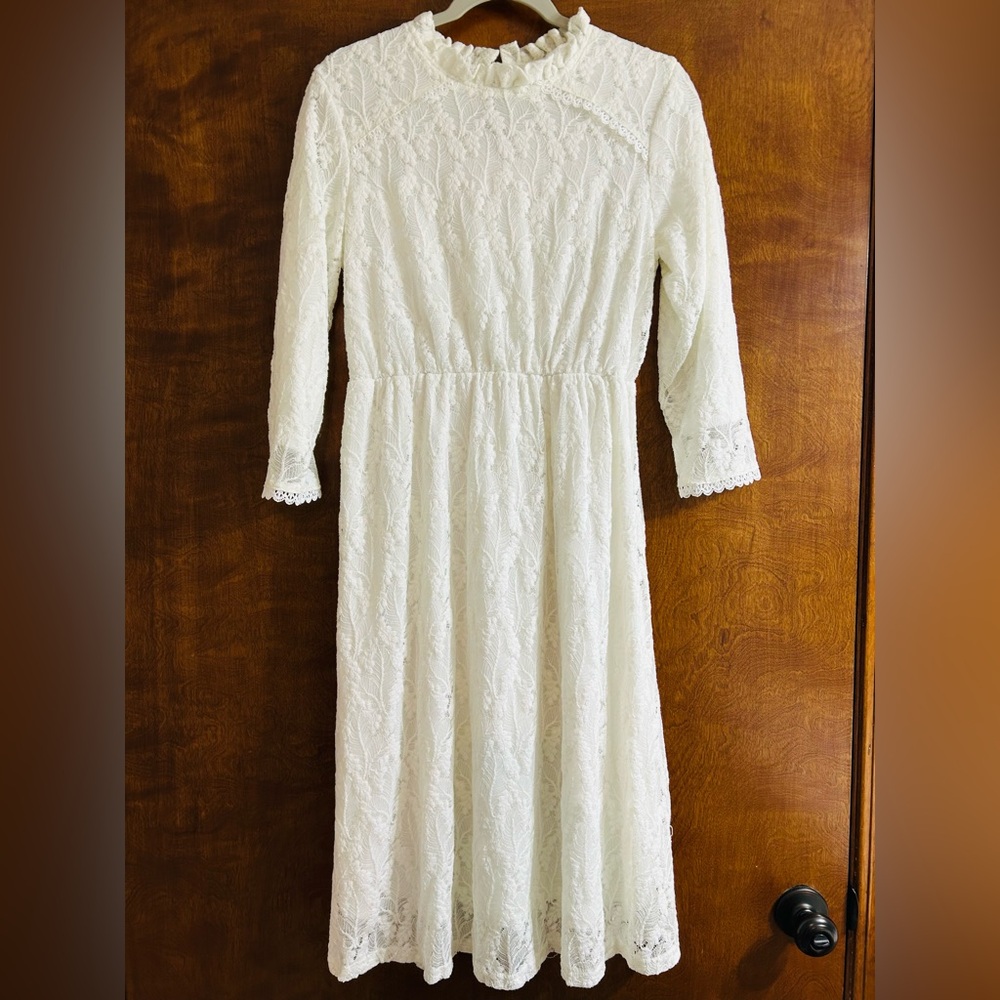 Elegant White Lace Dress